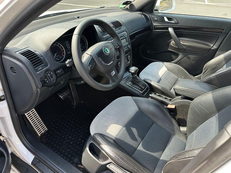 Škoda Octavia (2012) RS 2,0TDI 125kw DSG - fotka 10 z 32
