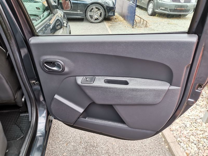 Dacia Lodgy (2019) 1.6i SCe 75kw StepWay AC PDC - fotka 16 z 25