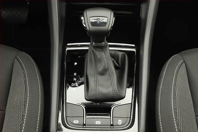 Škoda Karoq (2025) 2.0 TDI, Drive - fotka 10 z 18