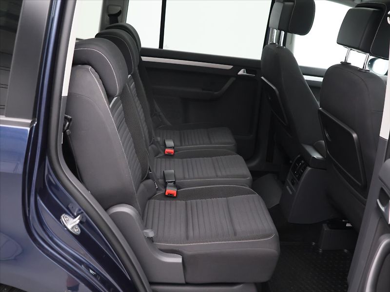 Volkswagen Touran 1,6 TDI Cup Panorama Serv.knih - fotka 12 z 24