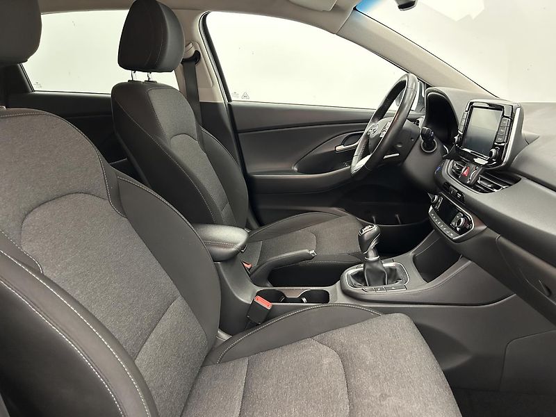 Hyundai i30 1.5 T-GDi Smart - fotka 21 z 27