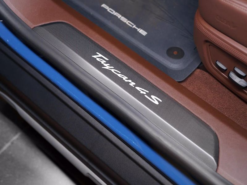 Porsche Taycan 4S Cross Turismo HuD Burm Vent - fotka 17 z 29