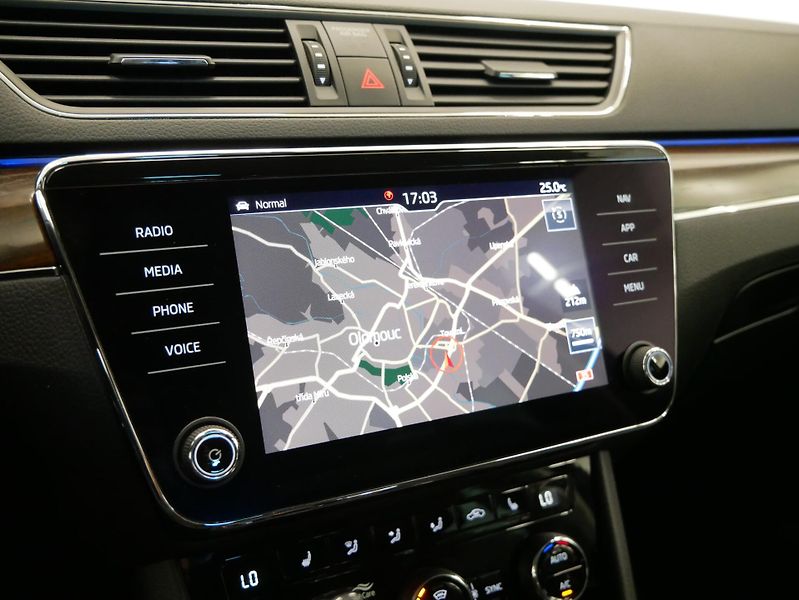Škoda Superb - fotka 18 z 26