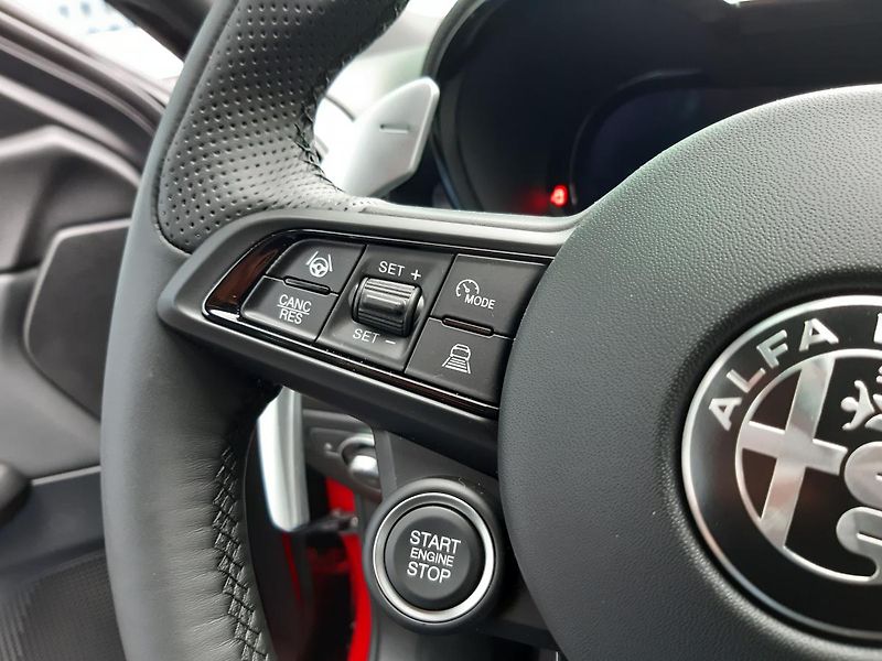 Alfa Romeo Tonale (2023) 1,3 PHEV 280 PS  Veloce - fotka 35 z 48