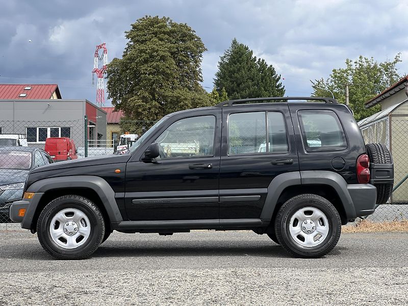 Jeep Cherokee 2.8CRD 4x4 MANUÁL 6 R.ST. - fotka 4 z 38