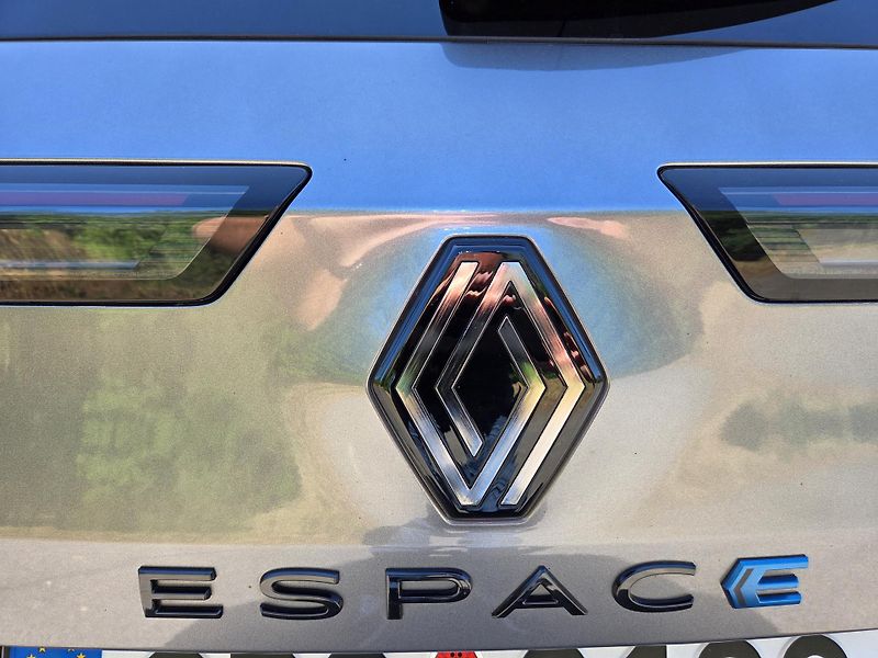 Renault Espace (2023) esprit Alpine E-Tech 7 míst - fotka 12 z 20