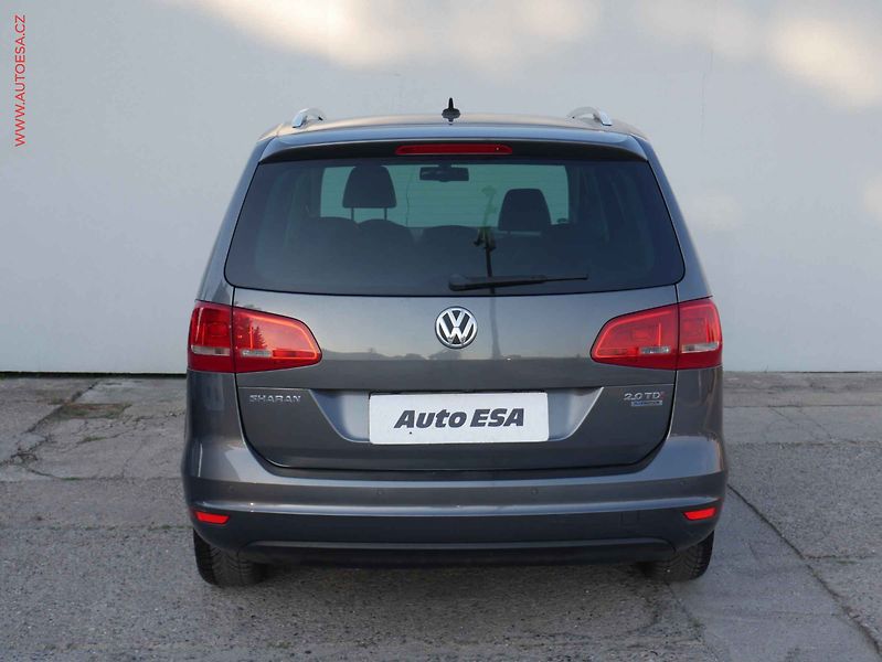 Volkswagen Sharan (2012) 2.0TDi, AT, navi, bixen - fotka 5 z 17