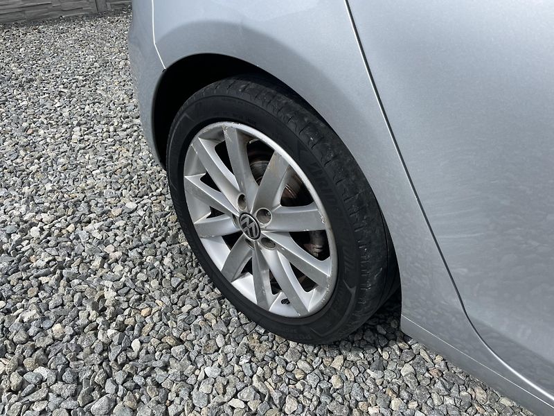 Volkswagen Golf 1.6TDi 105PS  6 HIGHLINE TOP!! - fotka 55 z 176