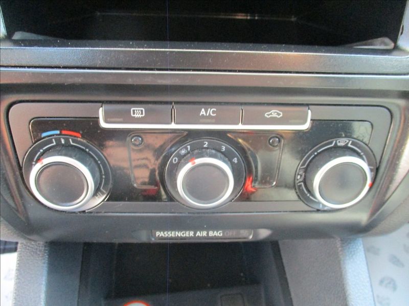 Volkswagen Jetta 1,6 TDI,klima,servis,1.maj,CZ, - fotka 18 z 32