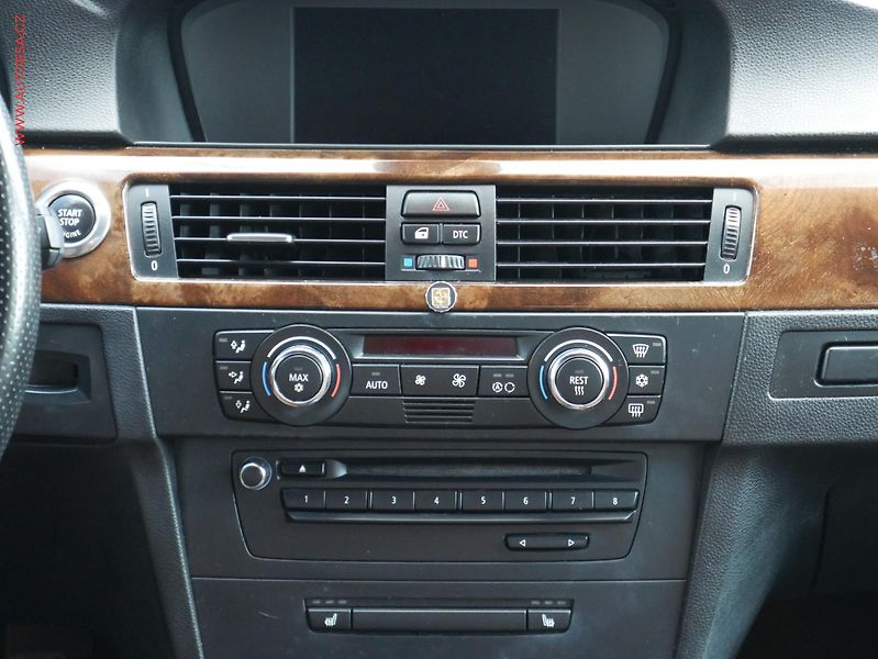 BMW Řada 3 (2008) 3.0d 325d, AC, TZ, xenon - fotka 11 z 22