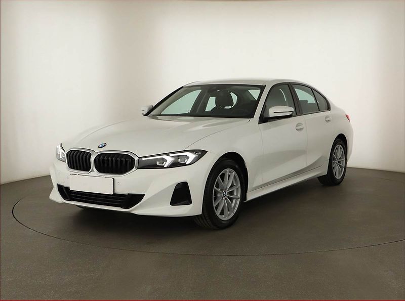 BMW Řada 3 (2024) 318 i - fotka 2 z 18