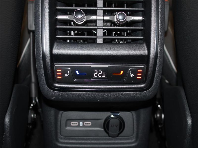 Škoda Kodiaq 2,0 TDI 4x4 Sportline 20tkm.TZ - fotka 28 z 35