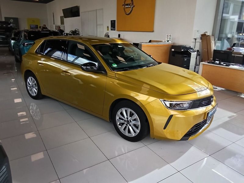Opel Astra 1.2T 81KW 2023 - fotka 2 z 10