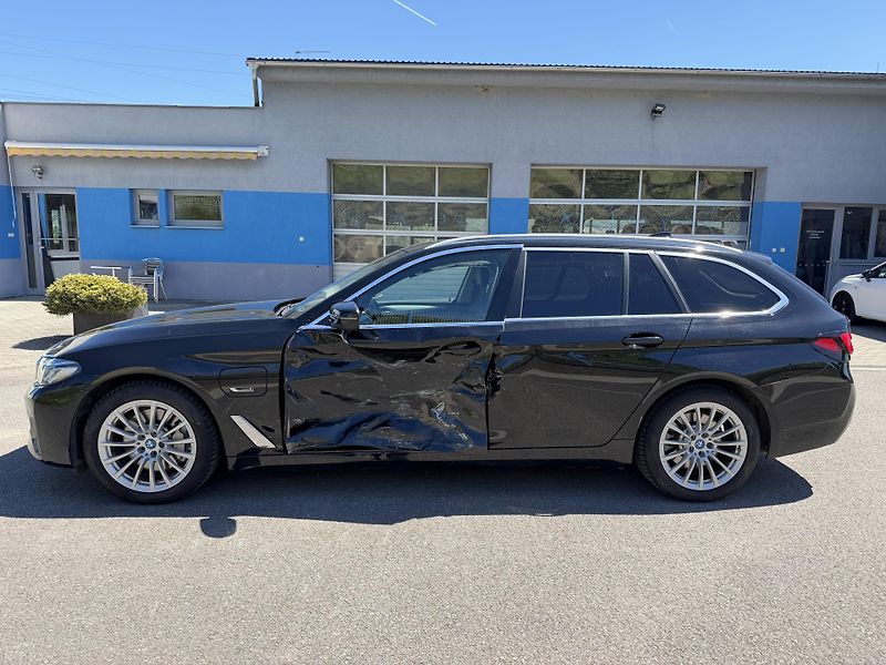 BMW Řada 5 Kombi 530e xDRIVE eDRIVE HEAD - fotka 7 z 20