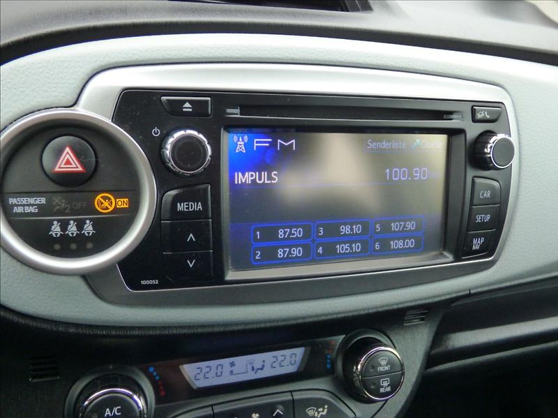Toyota Yaris 1,5 Hybrid, Digi Klima, servis - fotka 34 z 60