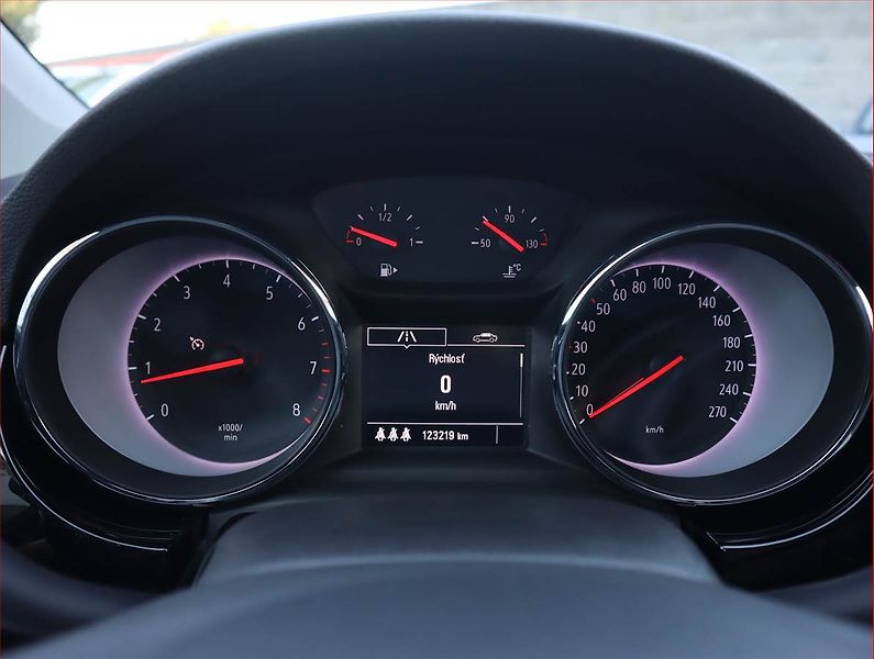 Opel Astra (2017) 1.4 T, Serv.kniha, Tempomat - fotka 11 z 19