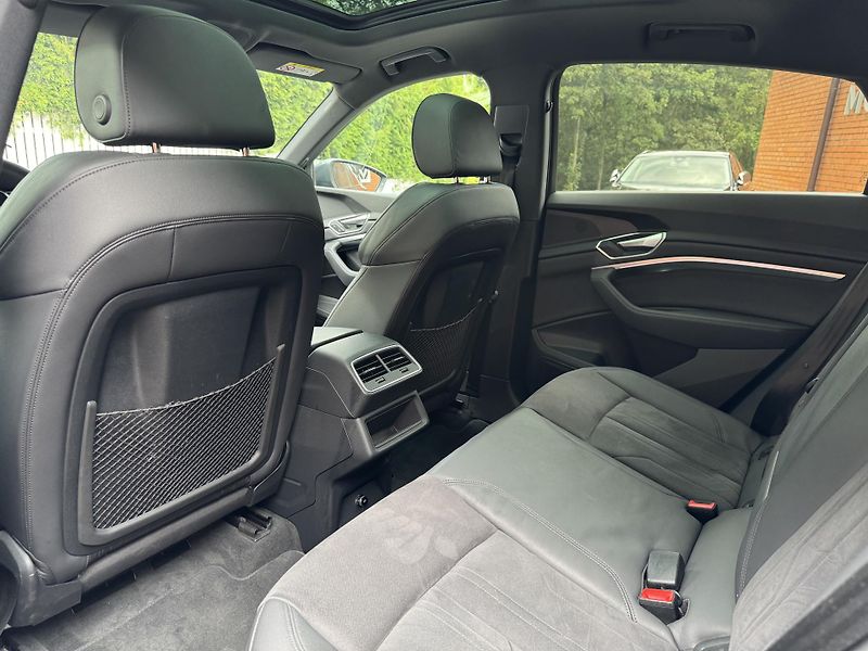 Audi e-tron E-TRON-300KW-SPORTBACK-R21 - fotka 30 z 34