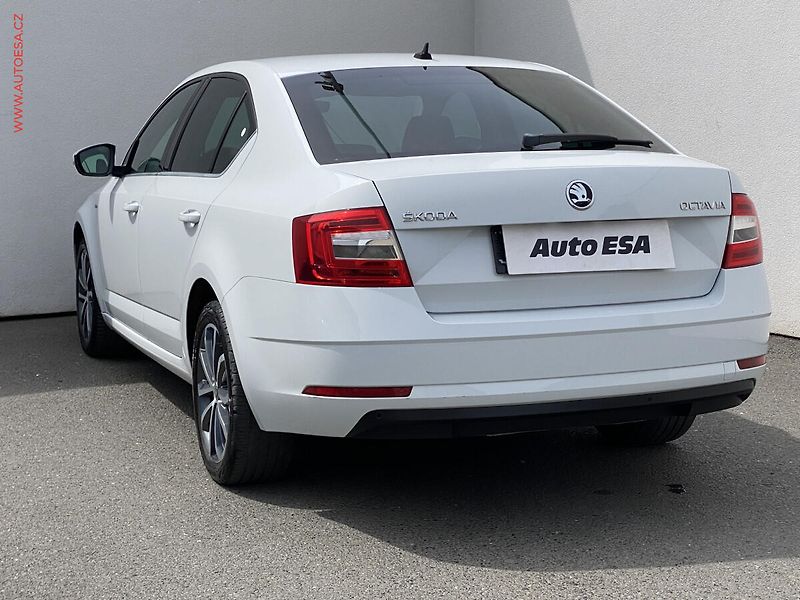 Škoda Octavia (2017) 1.6 TDi, Drive, DSG, navi - fotka 6 z 18