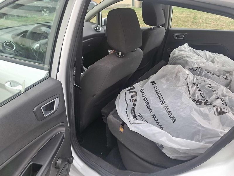 Ford Fiesta 1,2 - fotka 17 z 27