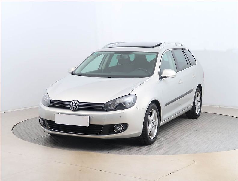 Volkswagen Golf (2010) 1.6 TDI, po STK, Tažné - fotka 2 z 14