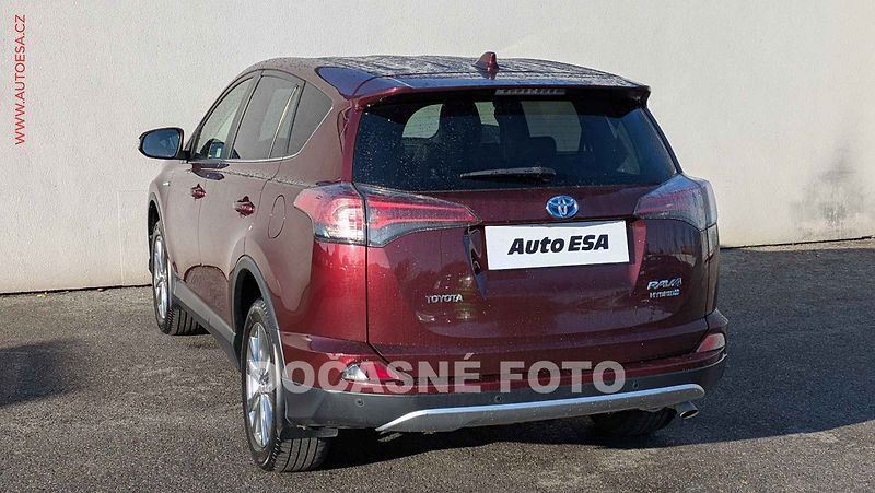 Toyota RAV4 (2017) 2.5 Hybrid 4WD, 2.maj,ČR - fotka 6 z 18