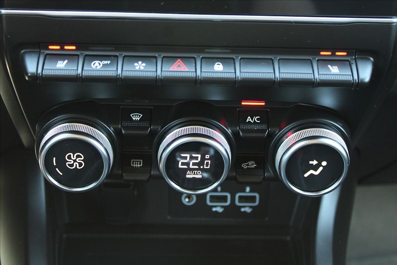 Renault Arkana 1,3 TCe  ČR,1.MAJ,A/T,INTENS - fotka 16 z 38