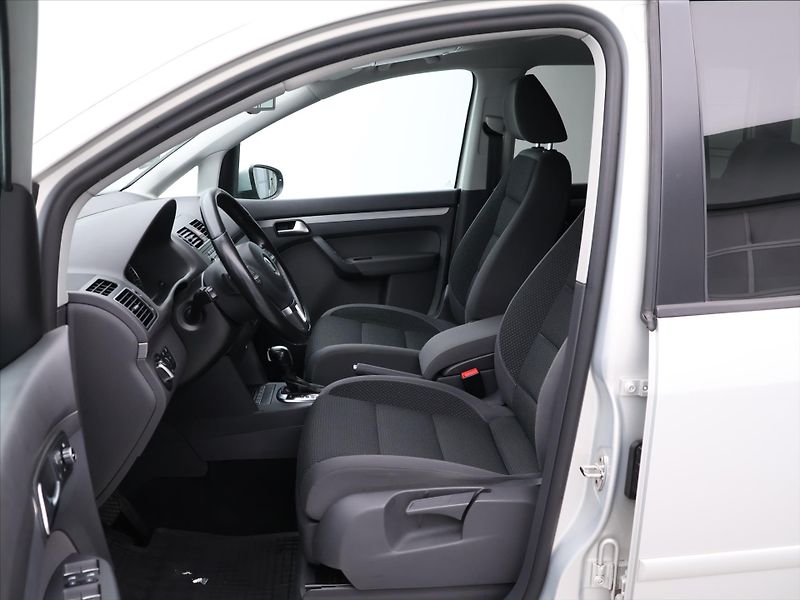 Volkswagen Touran 1,6 TDI 77kW DSG Comfortline C - fotka 11 z 32
