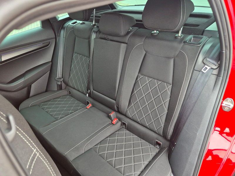 Škoda Karoq (2025) Sportline 1.5TSi 110kW 7°autom - fotka 14 z 31