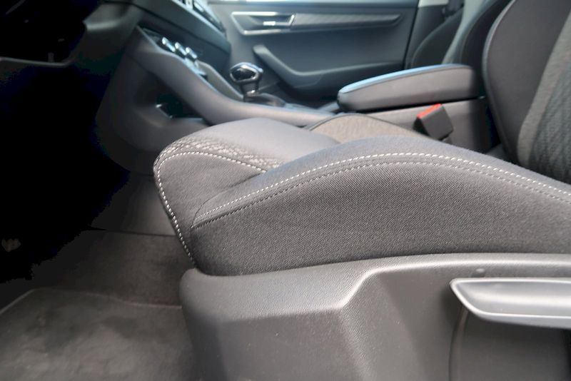 Škoda Karoq (2025) Top Selection 1.5 TSI 110 kW D - fotka 17 z 30