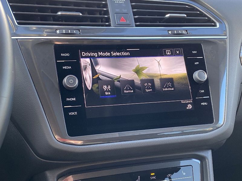 Volkswagen Tiguan (2022) 2.0 TDI 4Motion DSG - fotka 16 z 33