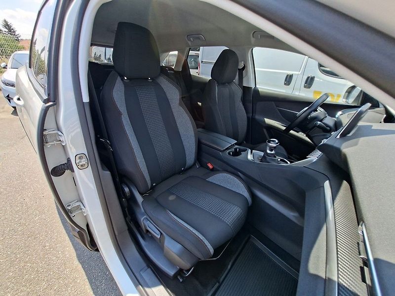 Peugeot 3008 ACTIVE 1,5 BHDI 130k M6 - fotka 15 z 24