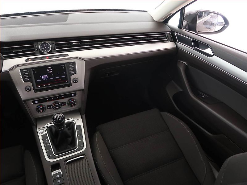 Volkswagen Passat (2016) Comfortline 1.6 TDI, Navi - fotka 8 z 19