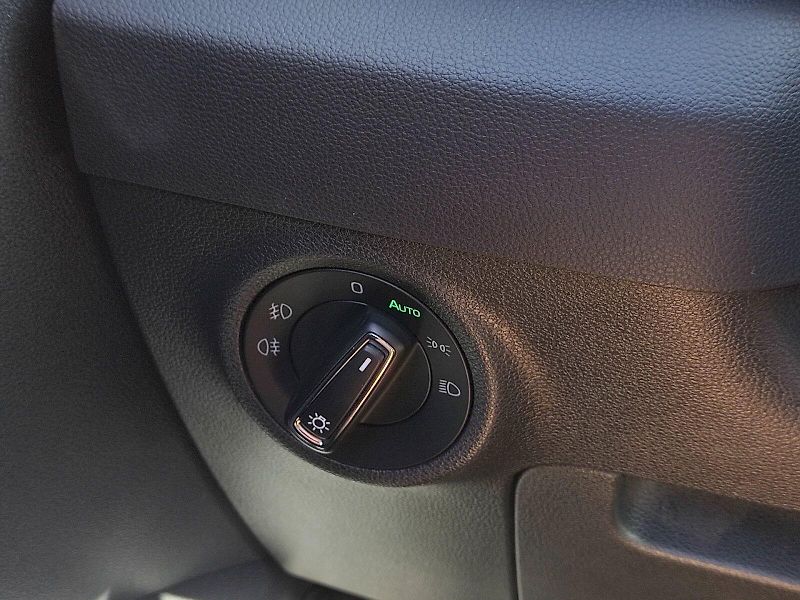 Škoda Karoq (2019) Style 1,6 Tdi 85 Kw - fotka 25 z 34