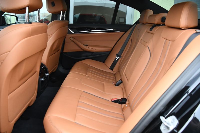 BMW Řada 5 530d xDrive M-SPORT K360 ČR 1M - fotka 13 z 40