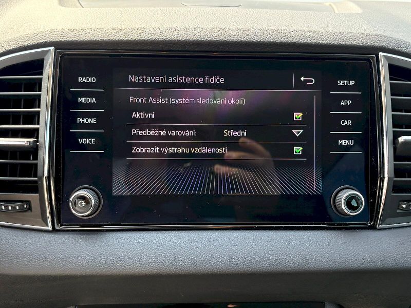 Škoda Karoq (2019) 1.6 TDI / 85kW / AMBITION - fotka 10 z 32