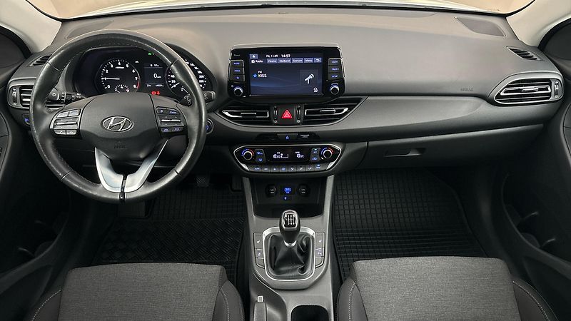 Hyundai i30 1.0 T-GDI Family Smart Kombi - fotka 8 z 24