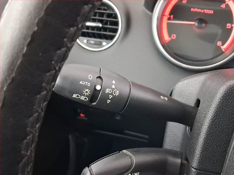 Peugeot 308 (2009) 1.6 HDi, po STK, Tažné - fotka 15 z 22