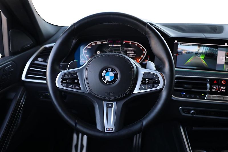 BMW X6 M50i - fotka 12 z 17
