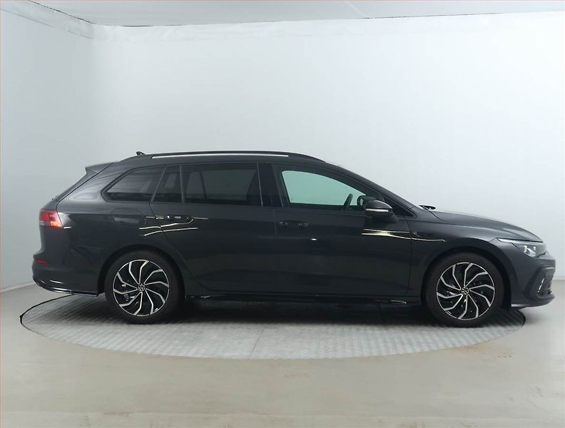 Volkswagen Golf (2023) R-Line 1.5 TSI - fotka 6 z 22