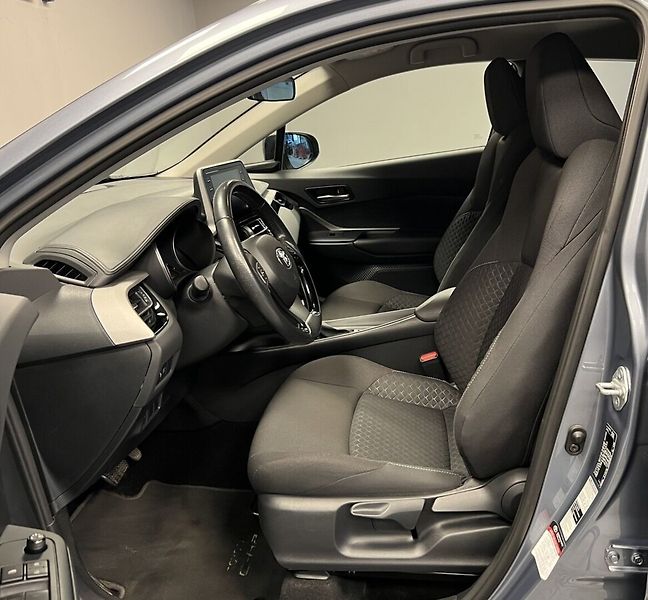 Toyota C-HR 1.8 Hybrid AT COMFORT - fotka 7 z 15
