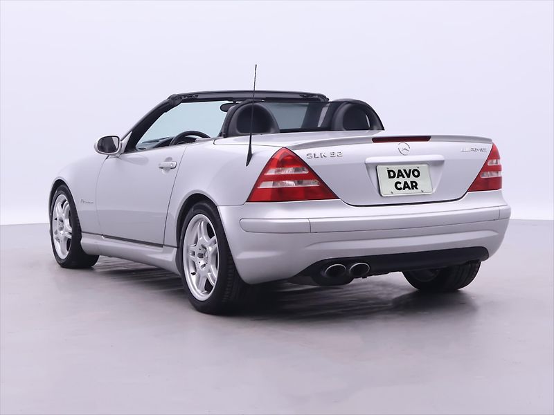 Mercedes-Benz SLK 3,2 32AMG 260kW AT 66tkm DPH - fotka 13 z 34