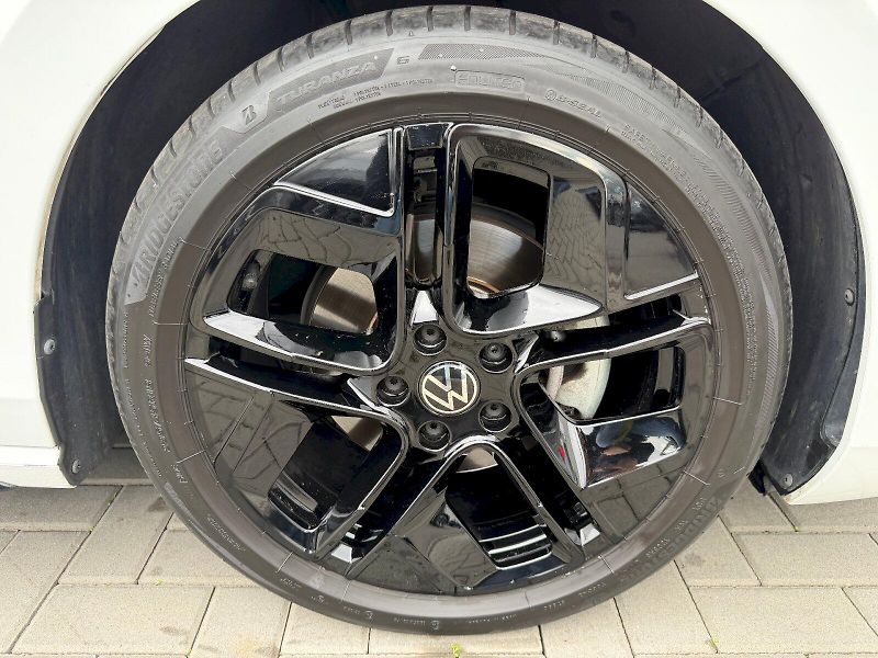 Volkswagen Passat (2024) 2.0 TDI 110 kW R-LINE - fotka 35 z 35