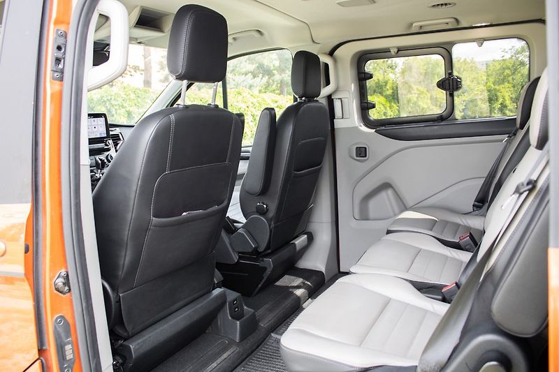 Ford Tourneo Custom - fotka 25 z 30