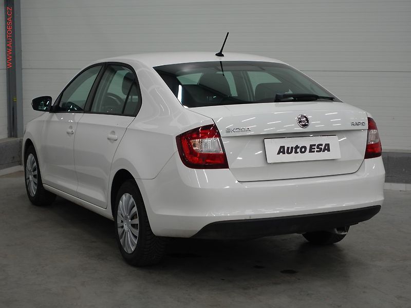 Škoda Rapid (2017) 1.0TSI, ČR, AC, park.asist - fotka 6 z 16