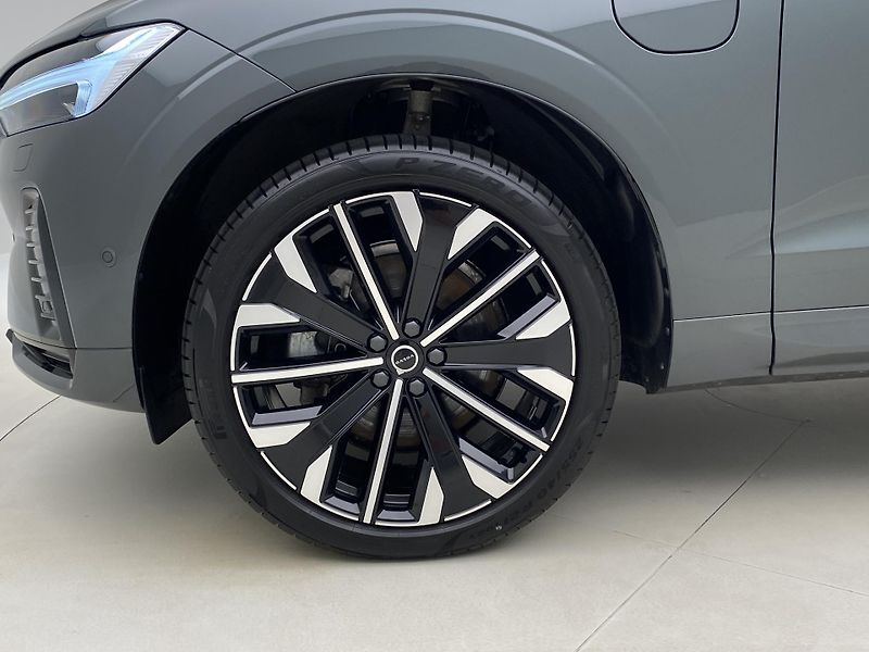 Volvo XC60 T8 AWD RECHARGE ULTRA DARK CZ - fotka 36 z 69