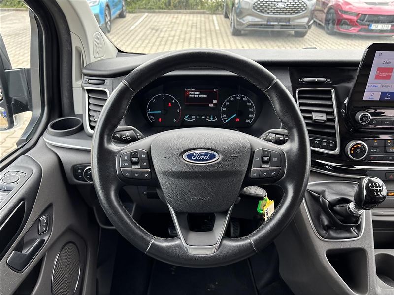Ford Tourneo Custom 2,0 mHEV 136kW Titanium X L2 - fotka 16 z 45