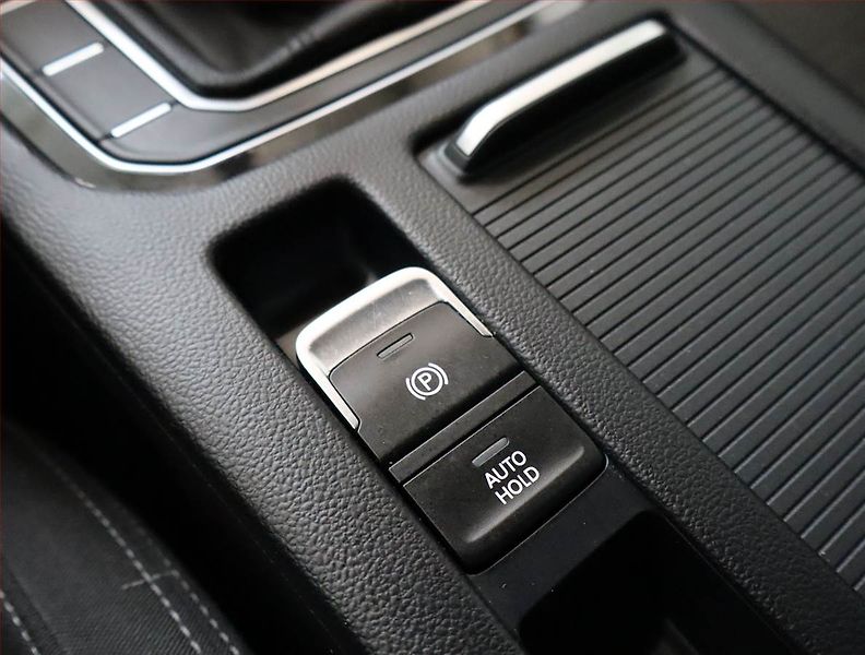 Volkswagen Passat (2019) 1.5 TSI, Tempomat - fotka 21 z 25