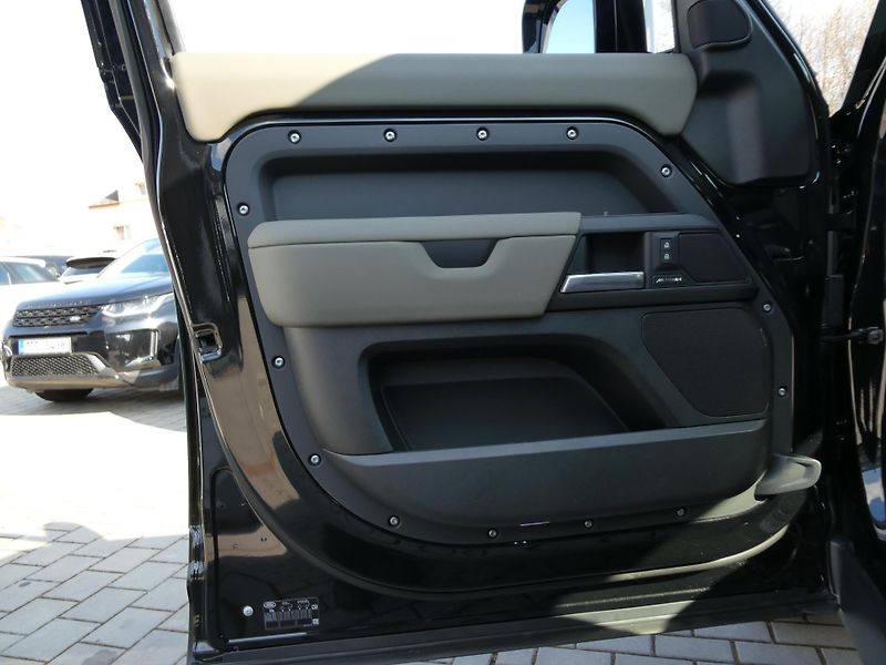 Land Rover Defender (2026) 110 3,0 X-Dynamic SE D200 - fotka 14 z 37