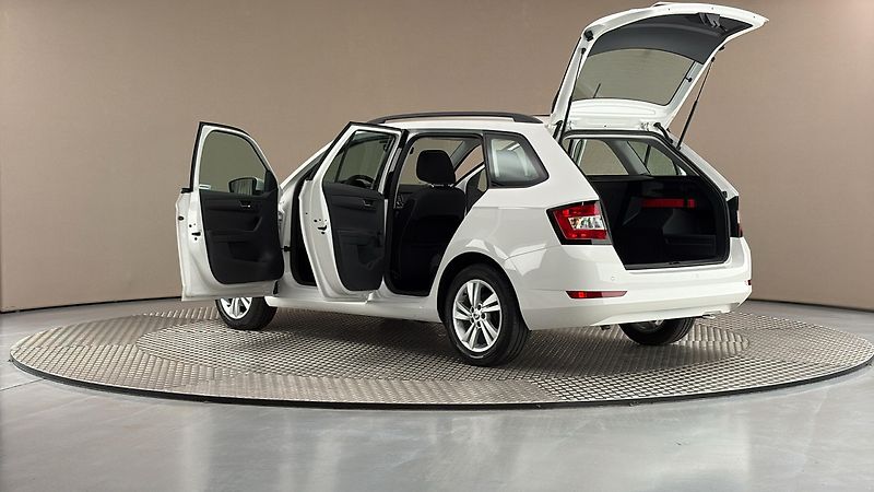 Škoda Fabia 1.0 TSI Ambition Combi - fotka 7 z 24
