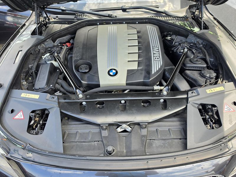 BMW Řada 7 730d  - fotka 15 z 19